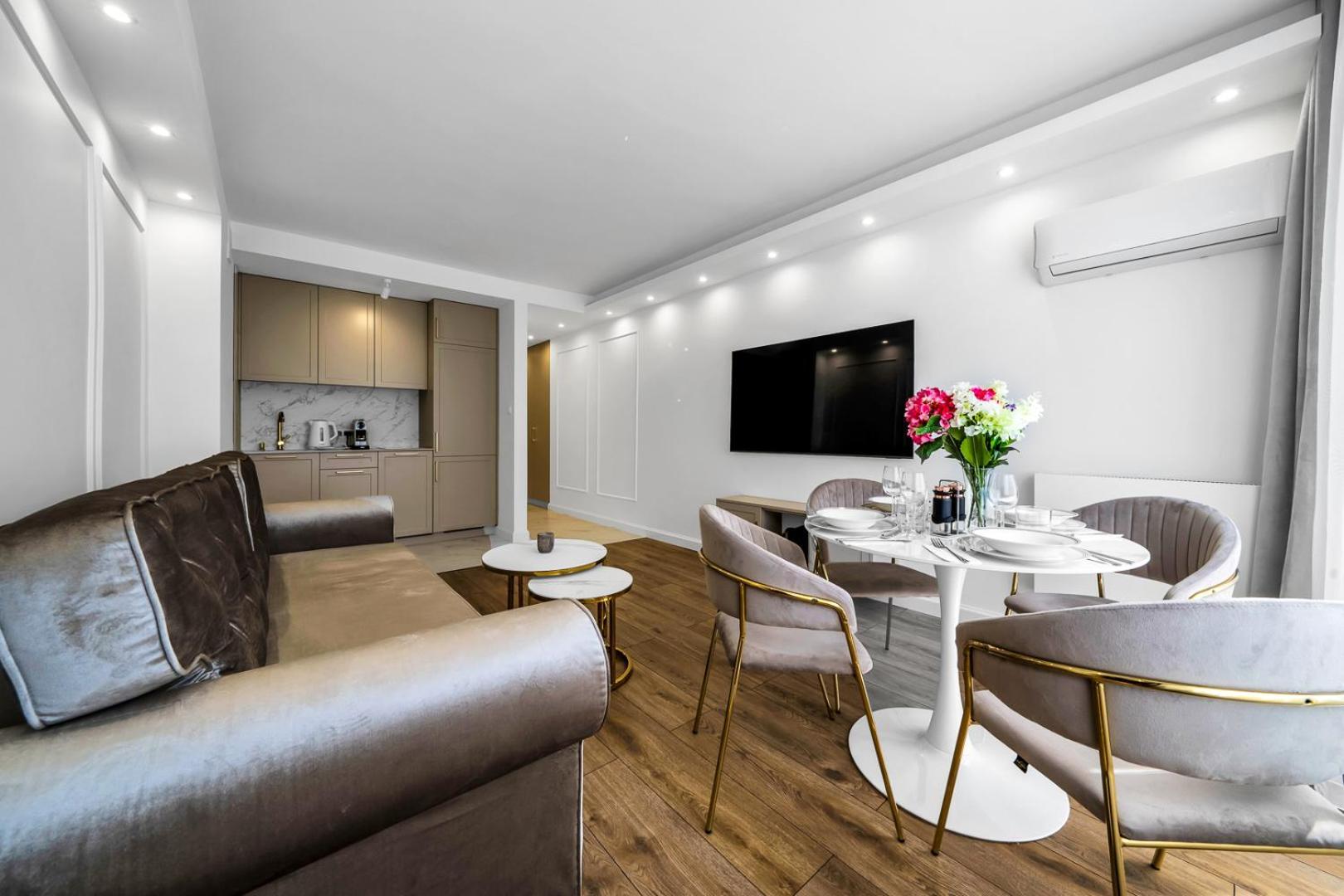 Warsaw Centrum Apartment - Workspace, Balcony - By Rentujemy Varsóvia Exterior foto