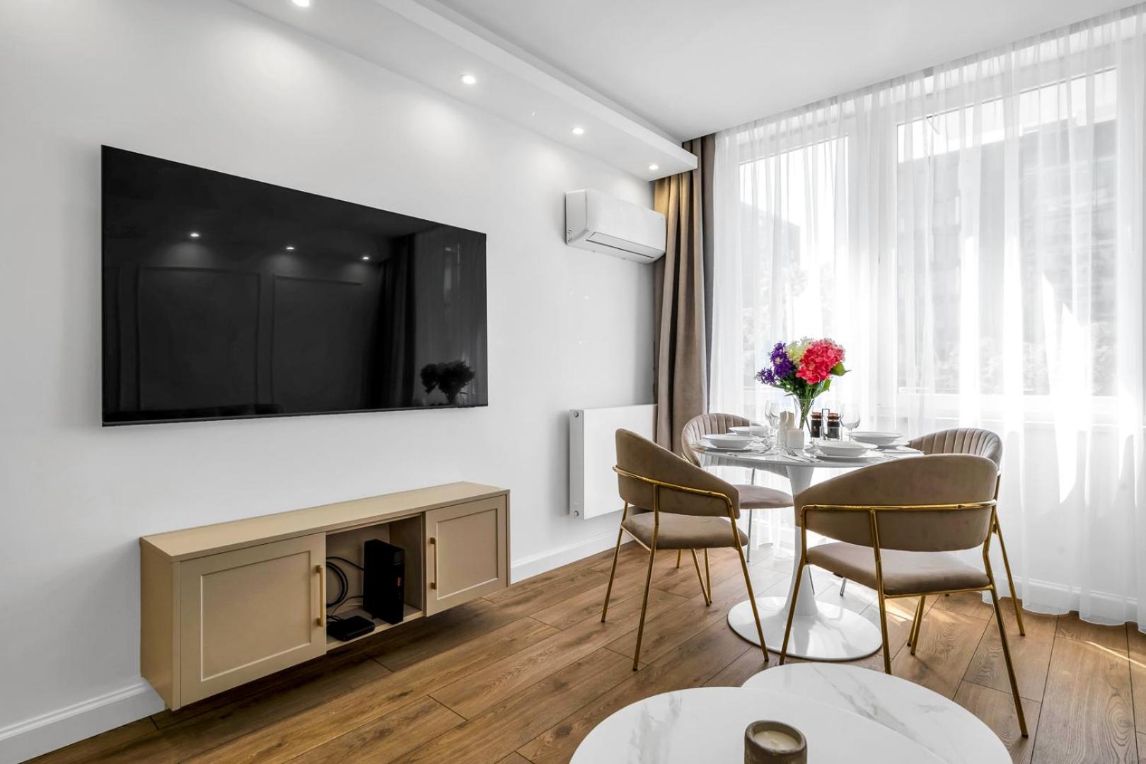 Warsaw Centrum Apartment - Workspace, Balcony - By Rentujemy Varsóvia Exterior foto